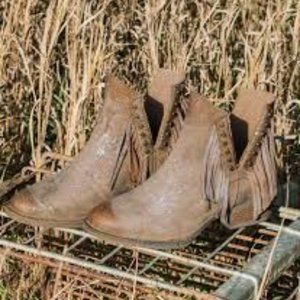 Circle G Brown Studded Fringe Bootie/Size 10/Round Toe